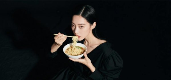 纯旭配资 85后学霸夫妻卖面条，要IPO了